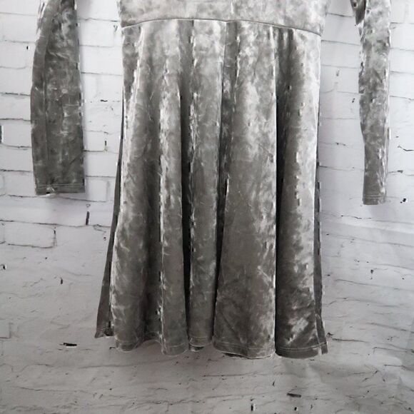 FOREVER 21 SILVER VELVET LONG SLEEVE V NECK SKATER DRESS SIZE SMALL - Picture 9 of 9